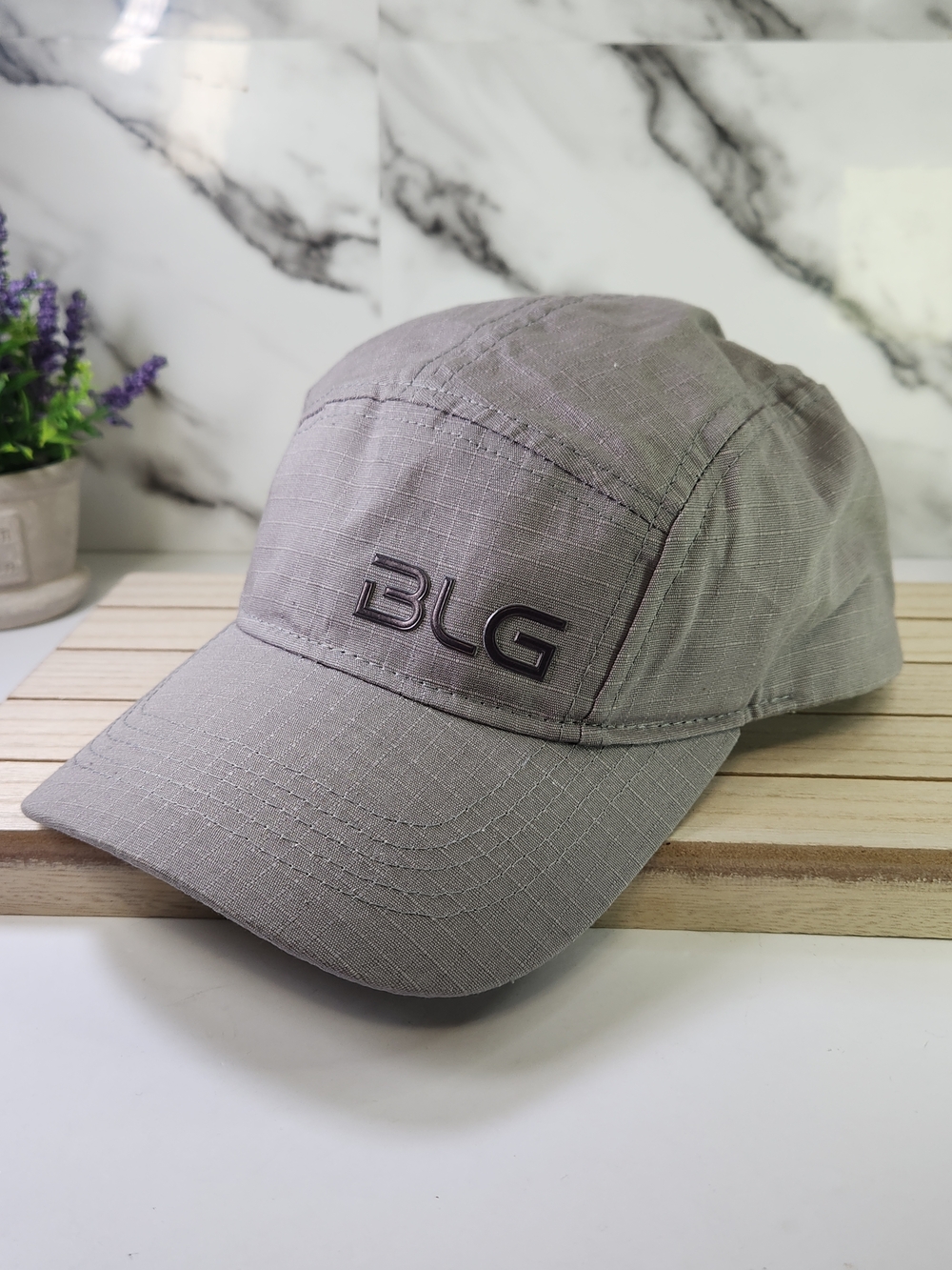 ROOTS Running Style Cap, 5 Panels. Light Gray Five-Panel Logo Cap